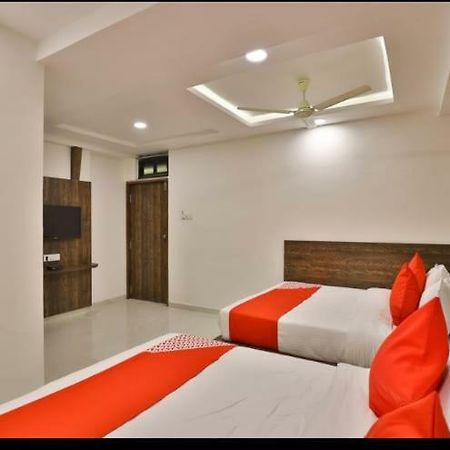Hotel Pathik Villa Ахмедабад Экстерьер фото