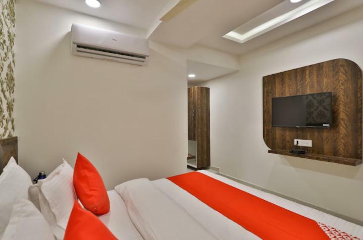 Hotel Pathik Villa Ахмедабад Экстерьер фото