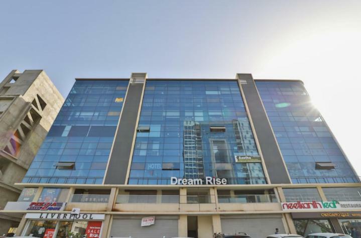Hotel Pathik Villa Ахмедабад Экстерьер фото