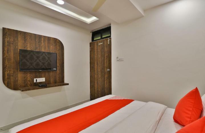 Hotel Pathik Villa Ахмедабад Экстерьер фото