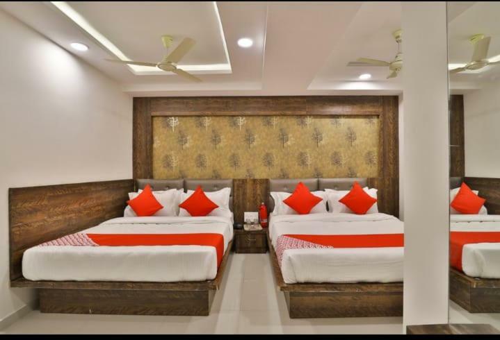 Hotel Pathik Villa Ахмедабад Экстерьер фото